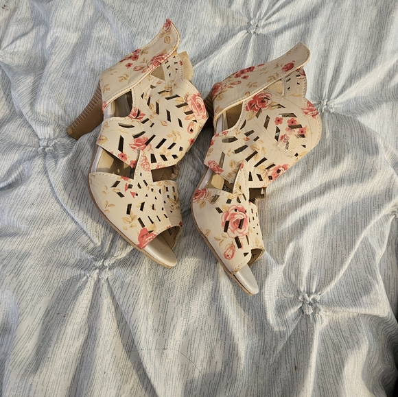 Sandals - Picture 2 of 2